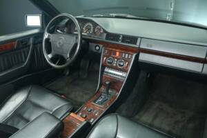 Bild 26/50 von Mercedes-Benz 300 CE-24 3.4 AMG (1993)