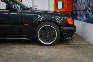 Afbeelding 33/35 van Mercedes-Benz 300 CE-24 (1992)