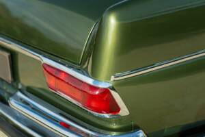 Bild 28/50 von Mercedes-Benz 220 SE b (1964)