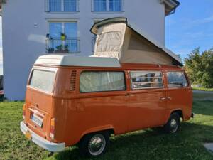 Image 22/34 of Volkswagen T2b Westfalia (1973)