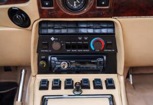 Image 21/26 of Aston Martin V8 EFi Volante (1986)