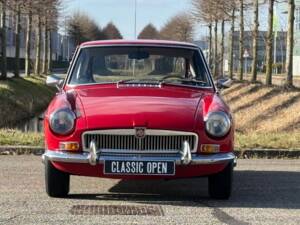 Image 2/23 of MG MGB GT (1968)