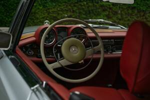 Image 54/95 of Mercedes-Benz 280 SE 3,5 (1970)