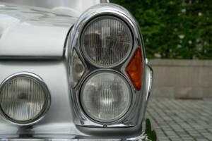 Image 32/95 of Mercedes-Benz 280 SE 3,5 (1970)