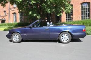 Image 7/21 of Mercedes-Benz E 320 (1995)