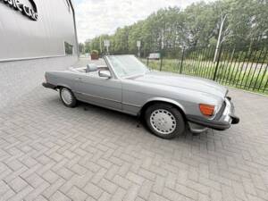 Image 11/50 de Mercedes-Benz 560 SL (1988)