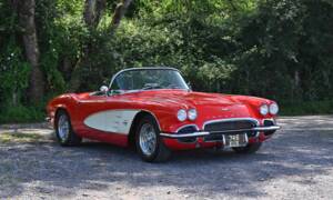 Image 1/50 of Chevrolet Corvette (1961)