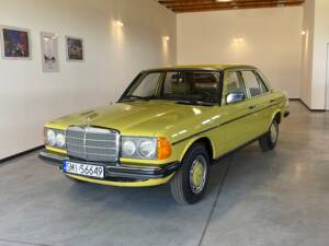 Bild 12/98 von Mercedes-Benz 200 D (1979)