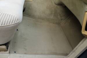 Image 35/51 de Mercedes-Benz 500 SE (1984)