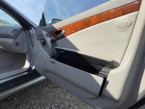 Image 54/89 of Mercedes-Benz SL 500 (2002)