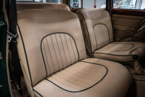 Image 21/32 of Jaguar Mk II 3.4 (1967)