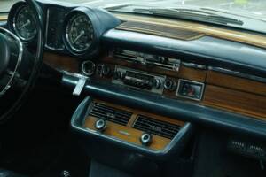Image 32/50 of Mercedes-Benz 280 SE 3,5 (1970)