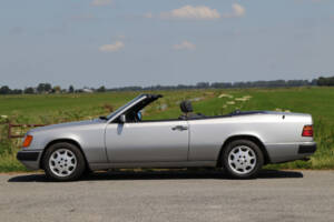 Image 4/39 of Mercedes-Benz 300 CE-24 (1992)