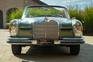 Bild 4/50 von Mercedes-Benz 220 SE b (1964)
