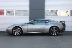 Immagine 11/32 di Aston Martin V12 Zagato (2013)