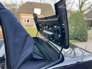 Image 17/25 of Mercedes-Benz E 200 (1996)
