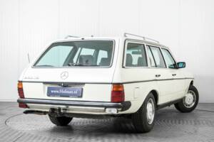 Bild 39/50 von Mercedes-Benz 230 TE (1984)
