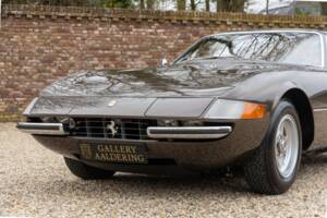 Image 37/50 de Ferrari 365 GTB/4 Daytona (1974)