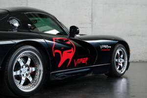 Image 37/50 of Dodge Viper GTS (2005)