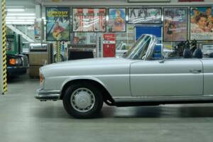 Image 4/50 of Mercedes-Benz 280 SE 3,5 (1970)