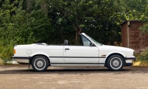 Afbeelding 2/48 van BMW 325i (1990)