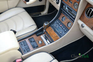 Image 44/50 of Bentley Azure (1997)