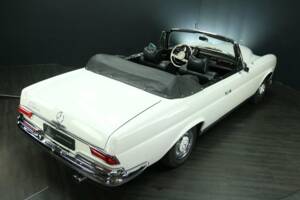 Image 6/30 of Mercedes-Benz 250 SE (1966)