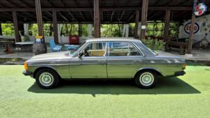 Image 26/71 of Mercedes-Benz 240 D (1980)