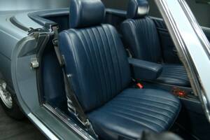 Image 20/30 of Mercedes-Benz 380 SL (1985)