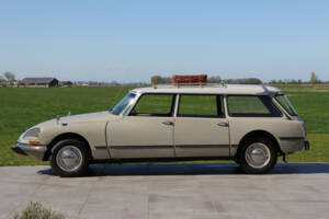 Image 2/50 of Citroën ID 21 Break (1967)