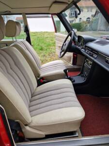 Image 4/6 de Mercedes-Benz 200 D (1975)