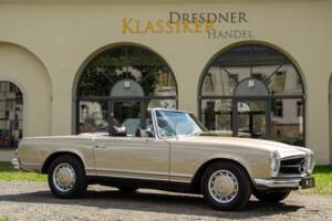 Image 10/56 de Mercedes-Benz 280 SL (1970)