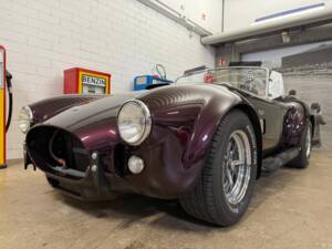 Image 2/17 of AC Cobra 427 (1968)