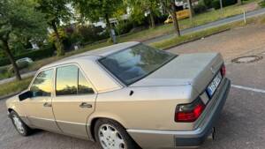 Bild 5/13 von Mercedes-Benz 260 E (1989)