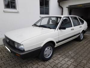 Immagine 2/25 di Volkswagen Passat 1.6 (1988)