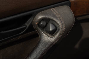 Image 27/34 of BMW 750iL (1989)