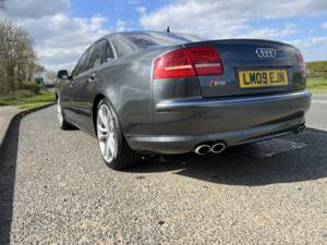 Bild 19/24 von Audi S8 V10 (2009)