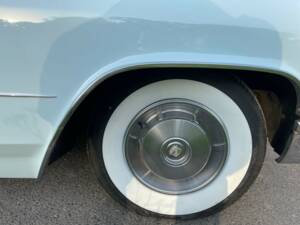 Bild 15/16 von Cadillac DeVille Convertible (1966)