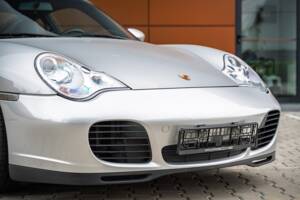 Afbeelding 33/73 van Porsche 911 Carrera 4S (2002)