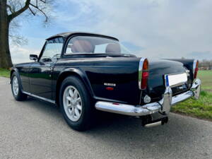 Image 7/25 of Triumph TR 250 (1968)