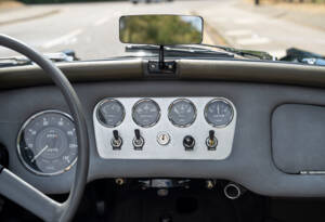 Image 17/28 of Daimler SP 250 (1961)