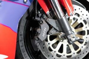 Image 19/42 de Honda RVF 750 (1994)