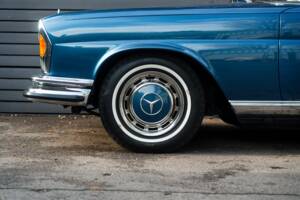 Image 12/57 de Mercedes-Benz 280 SE 3,5 (1971)