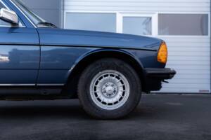 Bild 26/36 von Mercedes-Benz 280 TE (1981)