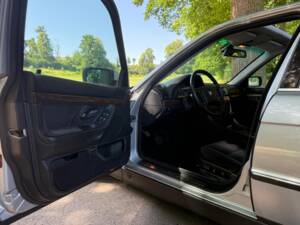 Immagine 7/14 di BMW 750i (1997)