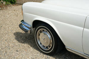 Image 12/50 of Mercedes-Benz 280 SE 3,5 (1970)