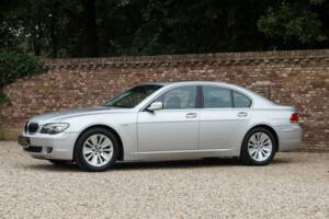 Immagine 26/50 di BMW 750i (2007)