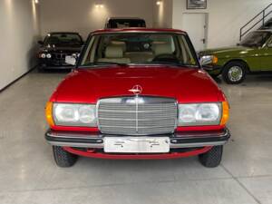 Image 6/100 of Mercedes-Benz 300 D (1983)