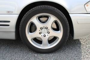 Image 21/50 of Mercedes-Benz SL 320 (2001)