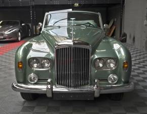 Image 3/50 de Bentley S3 Mulliner Park Ward DHC (1963)
